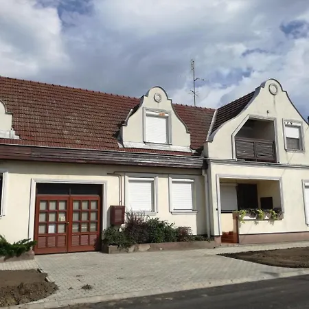 Rokszin Apartman Casa vacanze